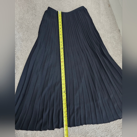 Uniqlo black Skirt Size XS - Picture 2 of 5